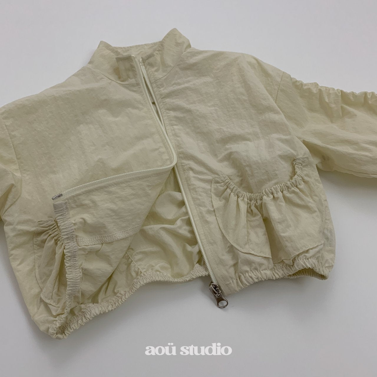 [PRE-ORDER] Shirring Windbreaker