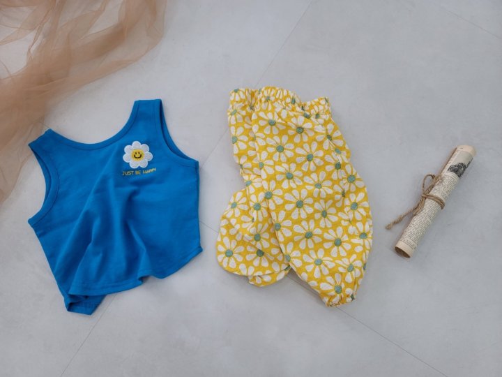 [PRE-ORDER] Happy Daisy Sleeveless T-Shirts
