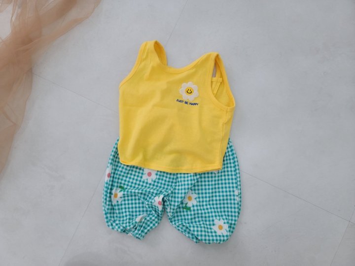 [PRE-ORDER] Happy Daisy Sleeveless T-Shirts