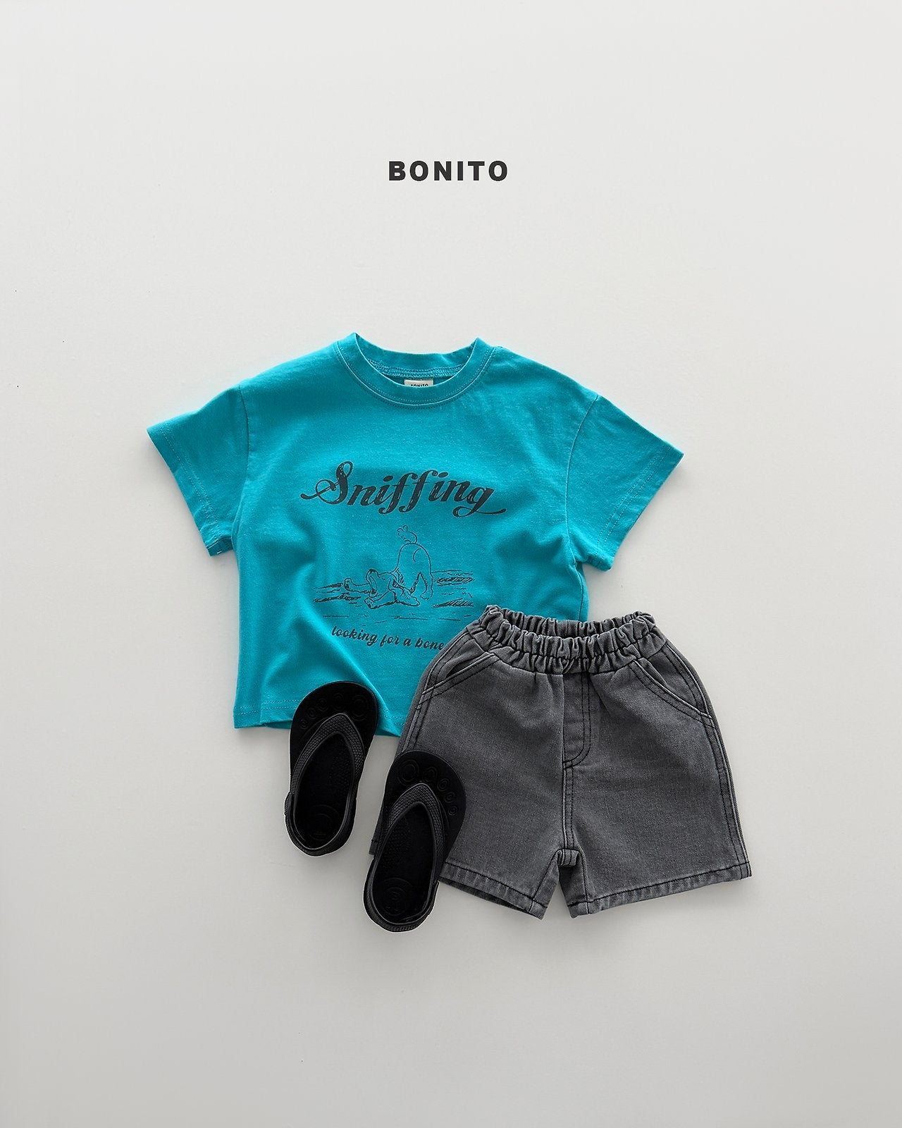 [PRE-ORDER] Sniffing T-Shirts