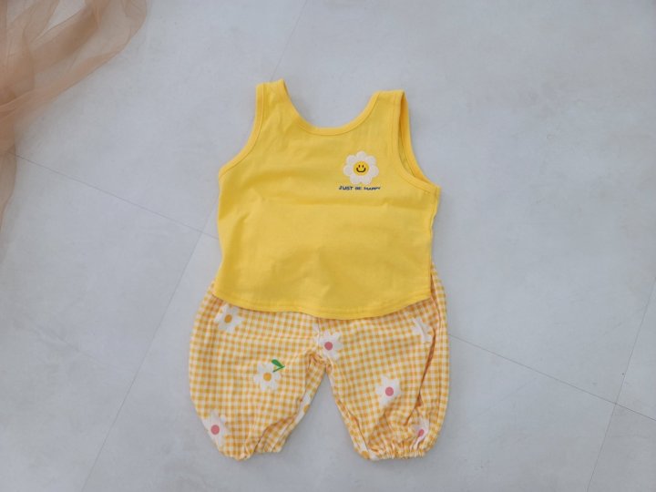 [PRE-ORDER] Happy Daisy Sleeveless T-Shirts