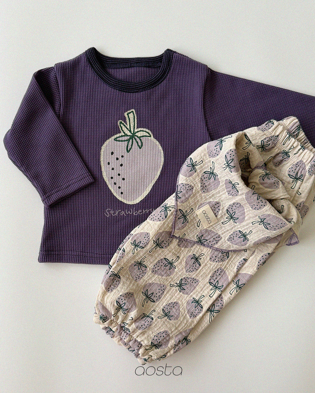 [PRE-ORDER] Strawberry T-Shirts