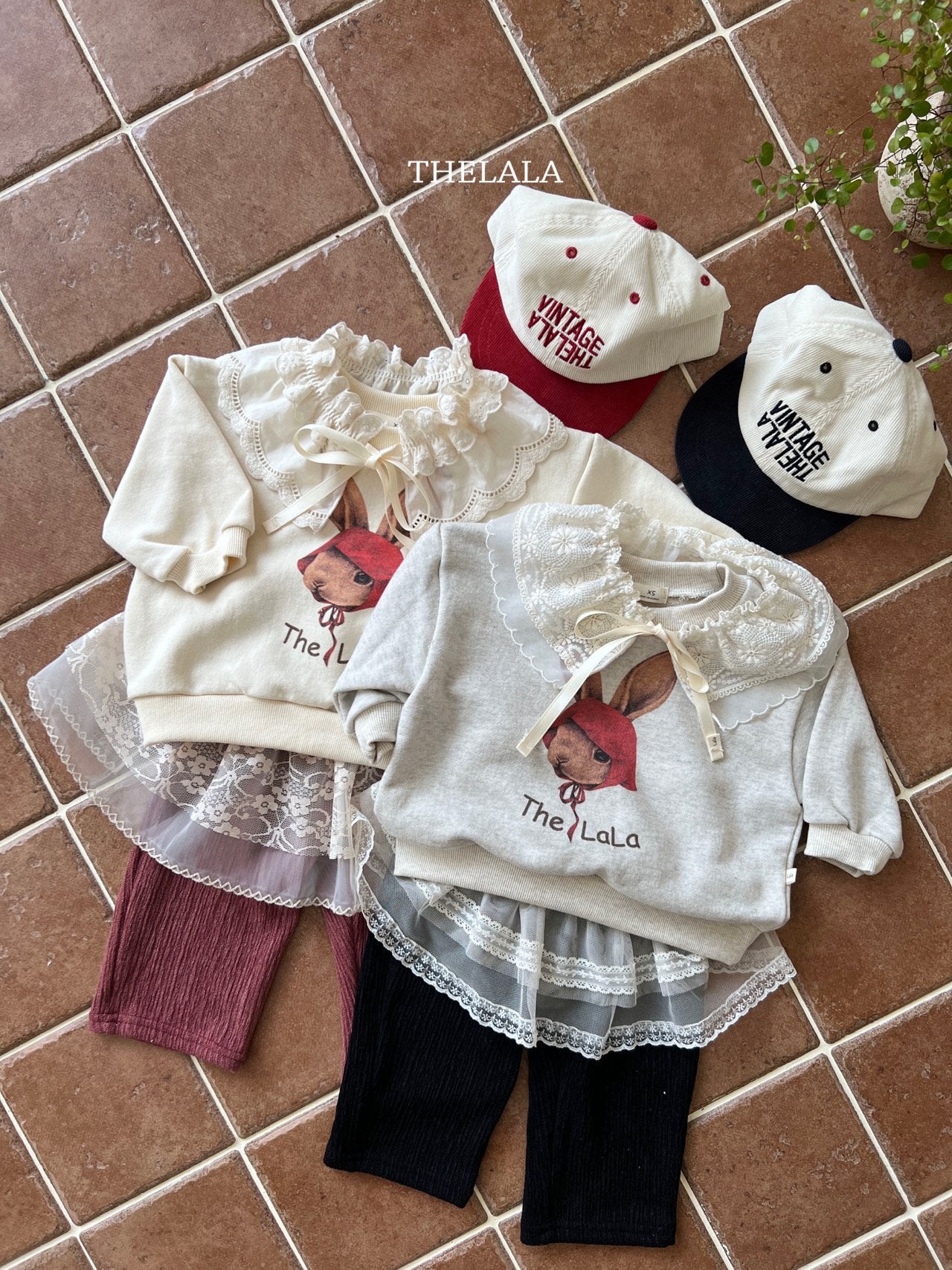 [PRE-ORDER] Red Rabbit Sweatshirts (Mom Couple)