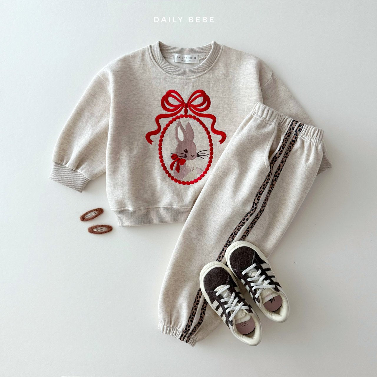 [PRE-ORDER] Rabbit Embroidery Sweatshirts