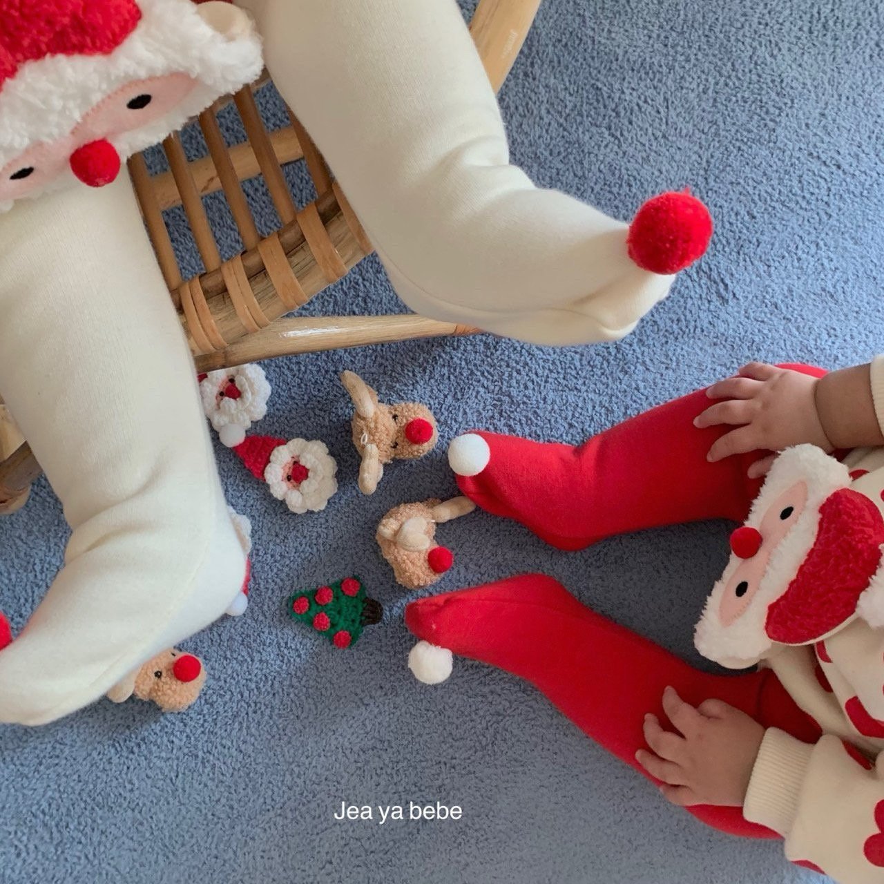 [PRE-ORDER] Santa Foot Leggings