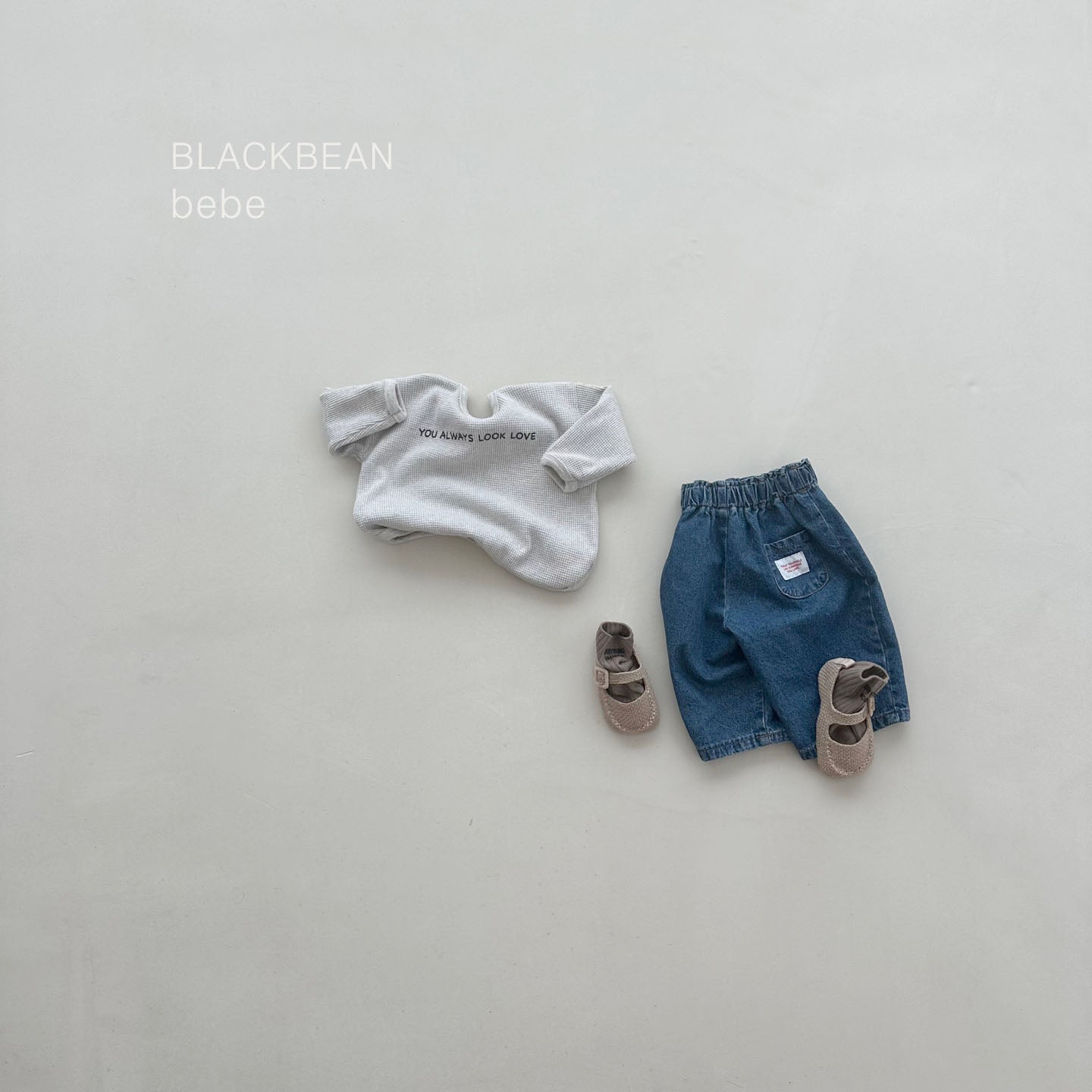 [PRE-ORDER] Looking Baby T-Shirts