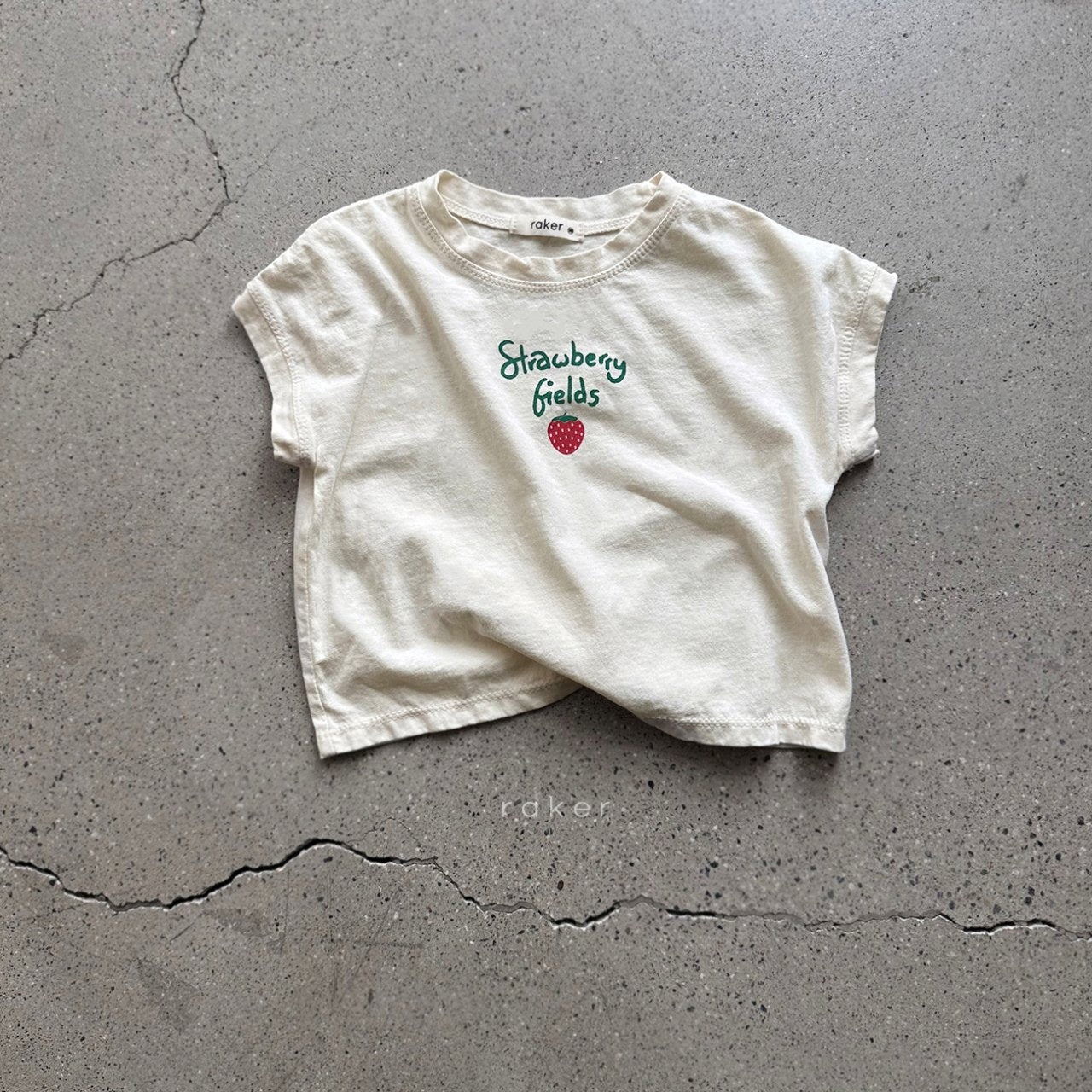 [PRE-ORDER] Strawberry T-Shirts