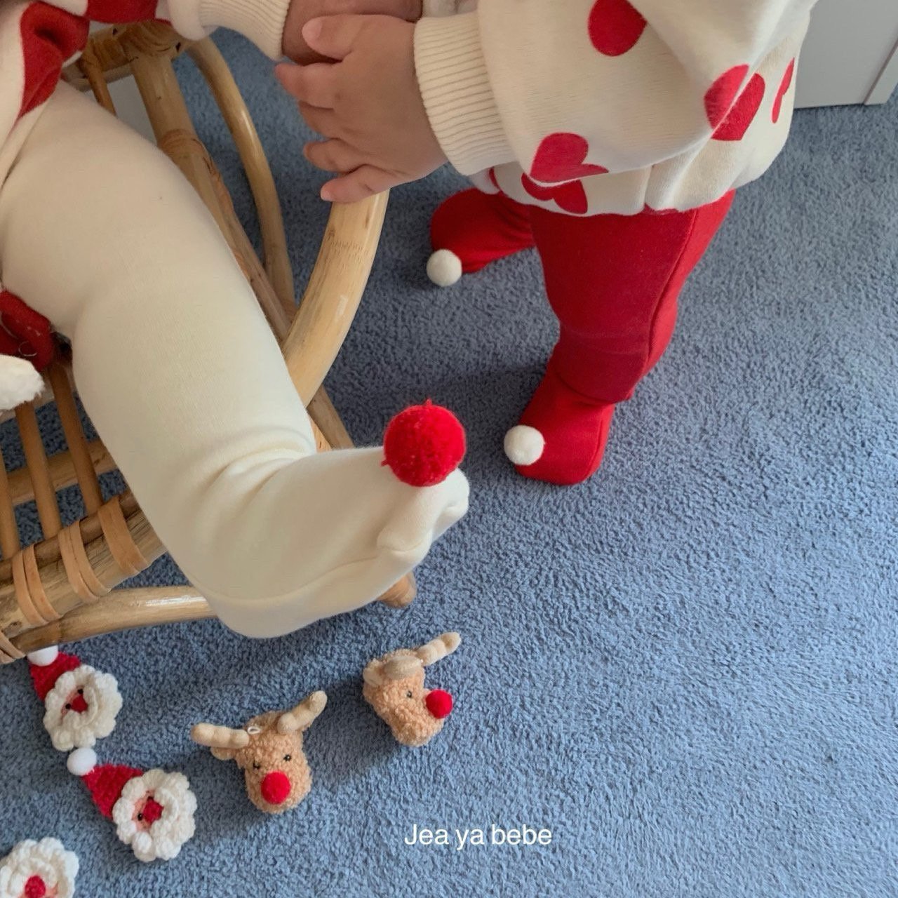 [PRE-ORDER] Santa Foot Leggings