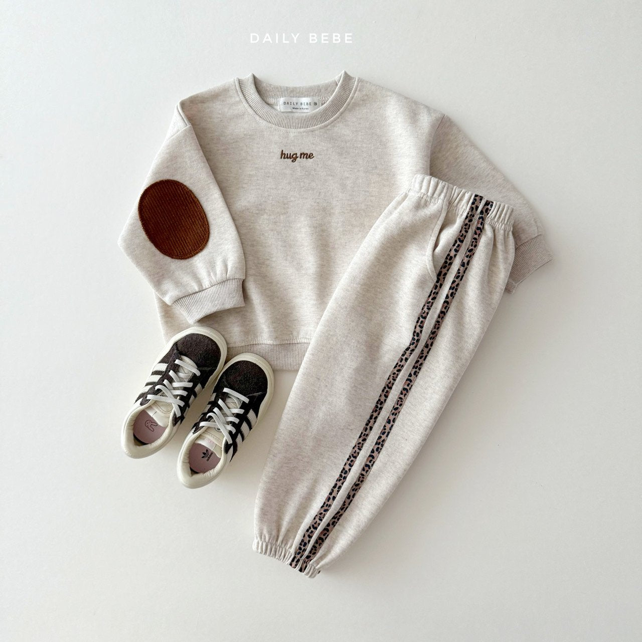 [PRE-ORDER] Hug Me Sweatshirts