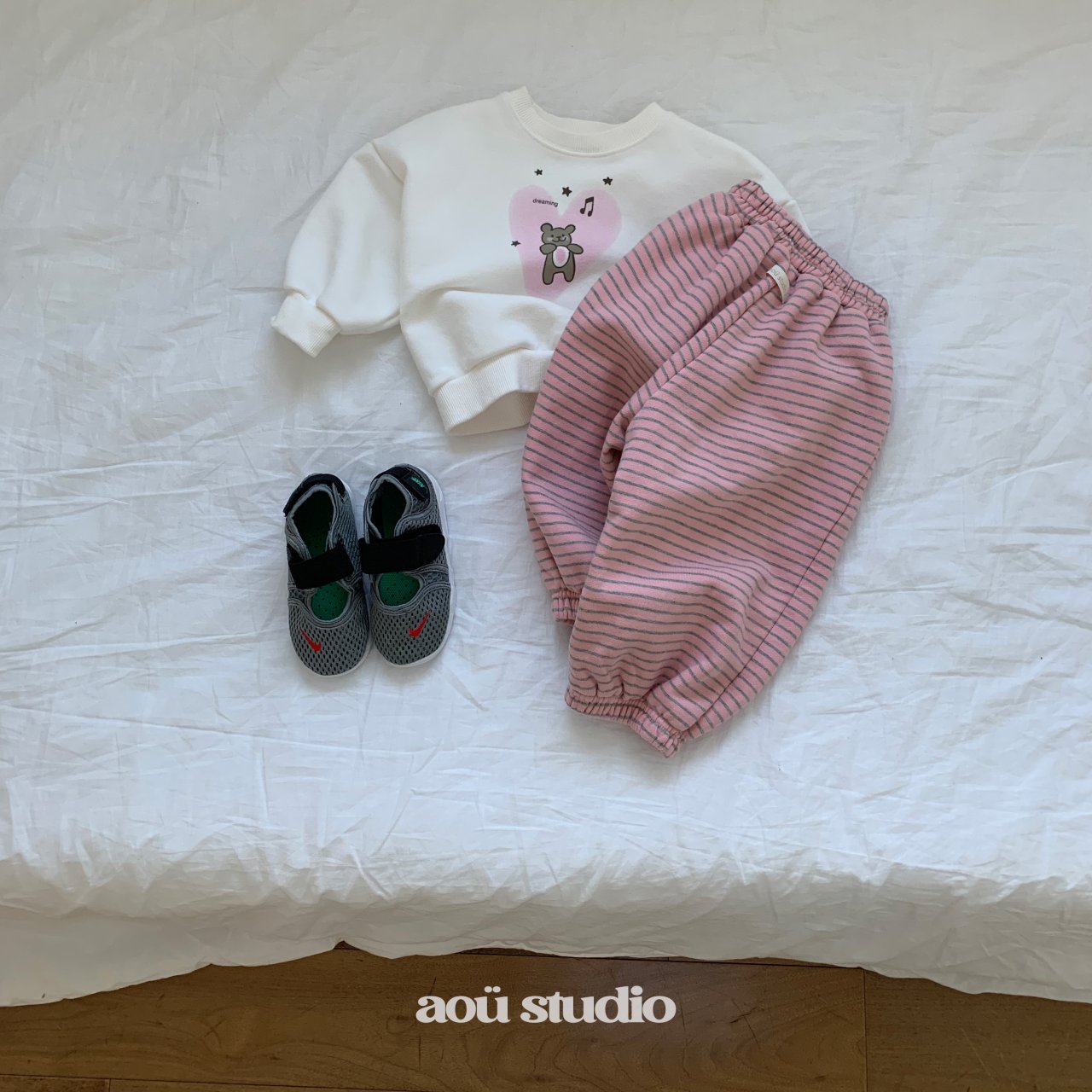 [PRE-ORDER] Dreaming Sweatshirts