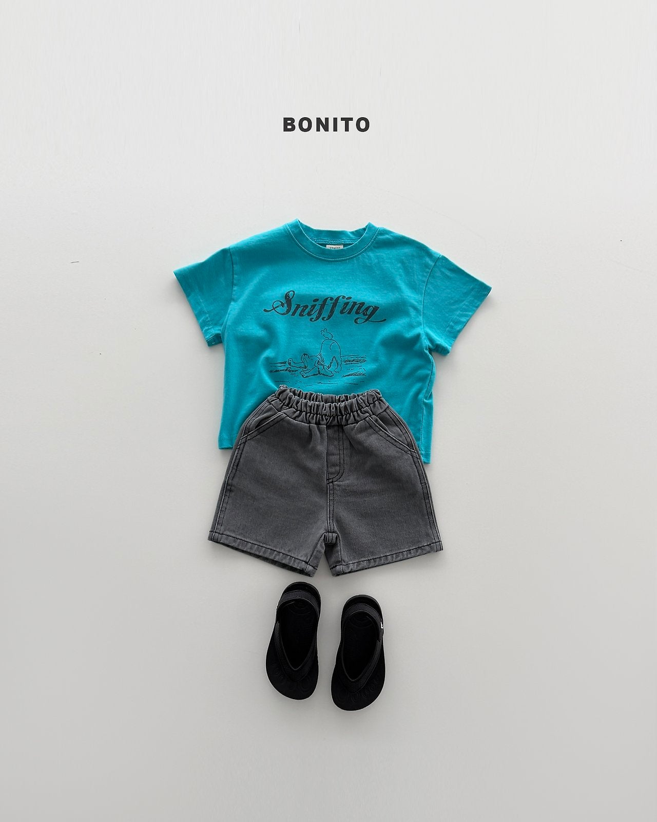 [PRE-ORDER] Sniffing T-Shirts