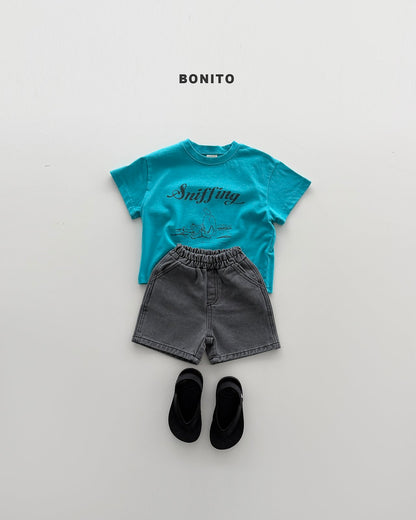 [PRE-ORDER] Sniffing T-Shirts