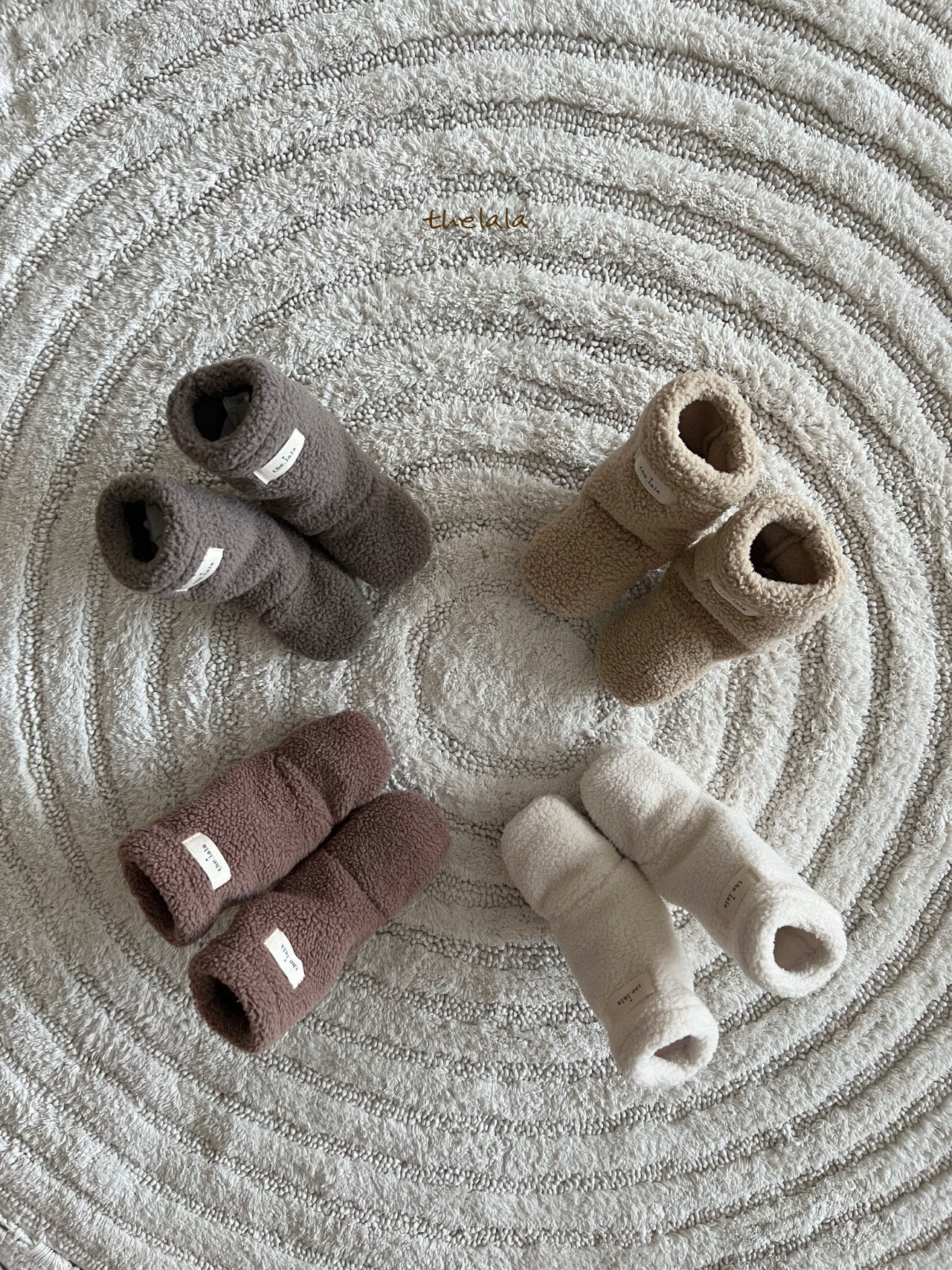 [PRE-ORDER] Fluffy Foot Warmer