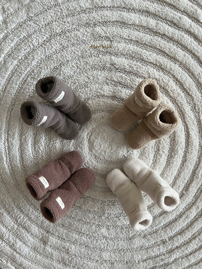 [PRE-ORDER] Fluffy Foot Warmer