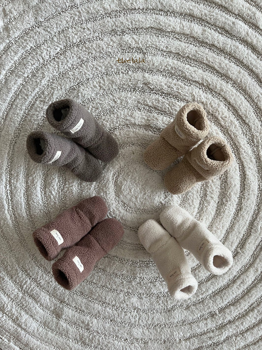 [PRE-ORDER] Fluffy Foot Warmer