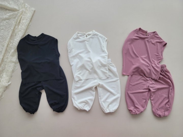 [PRE-ORDER] Raon Pleats Top Bottom Set