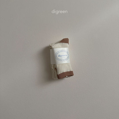 Together Cream Sock Set