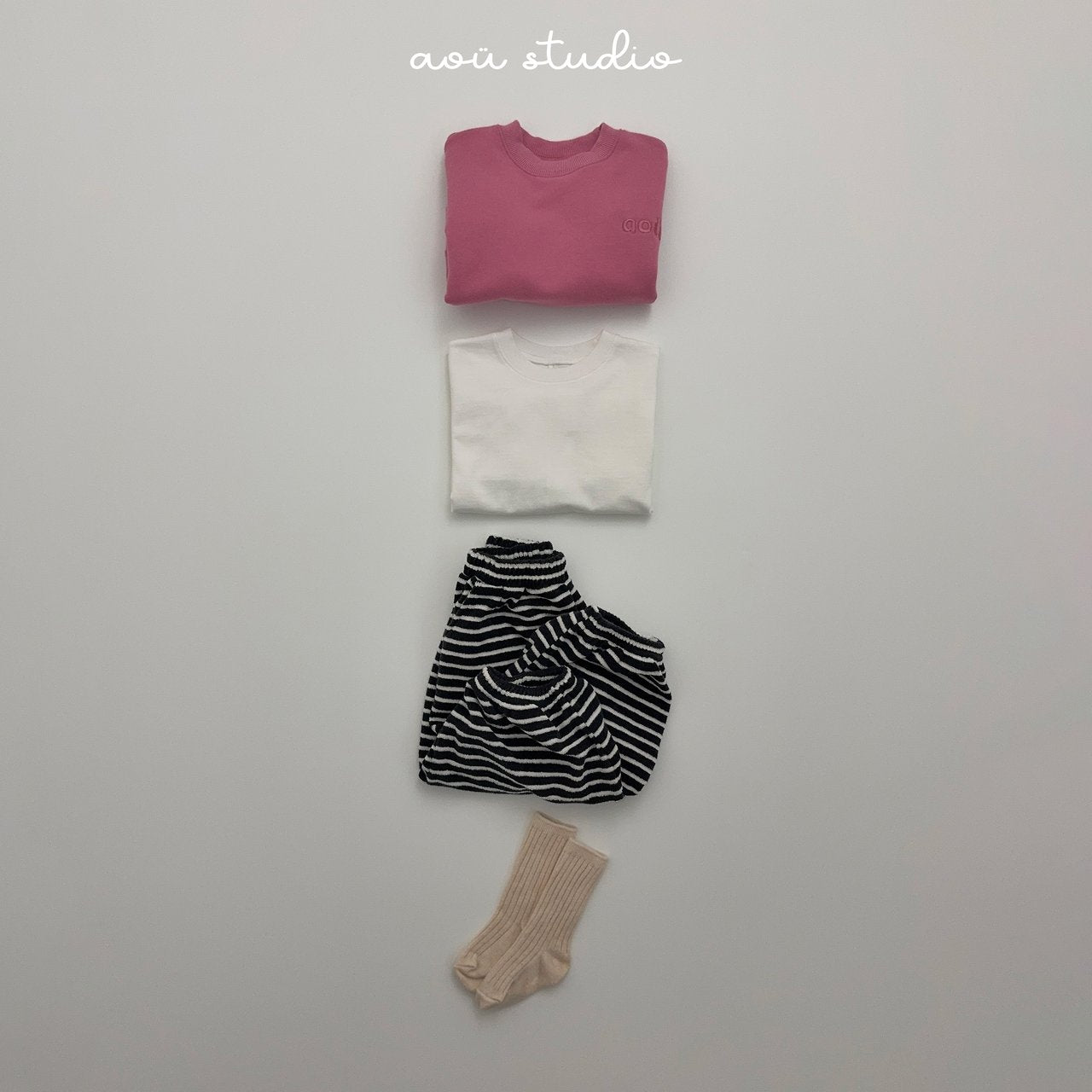 [PRE-ORDER] Snug Sweatshirts