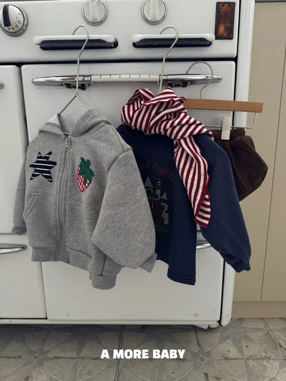 [PRE-ORDER] Strawberry Star Hoodie Jacket
