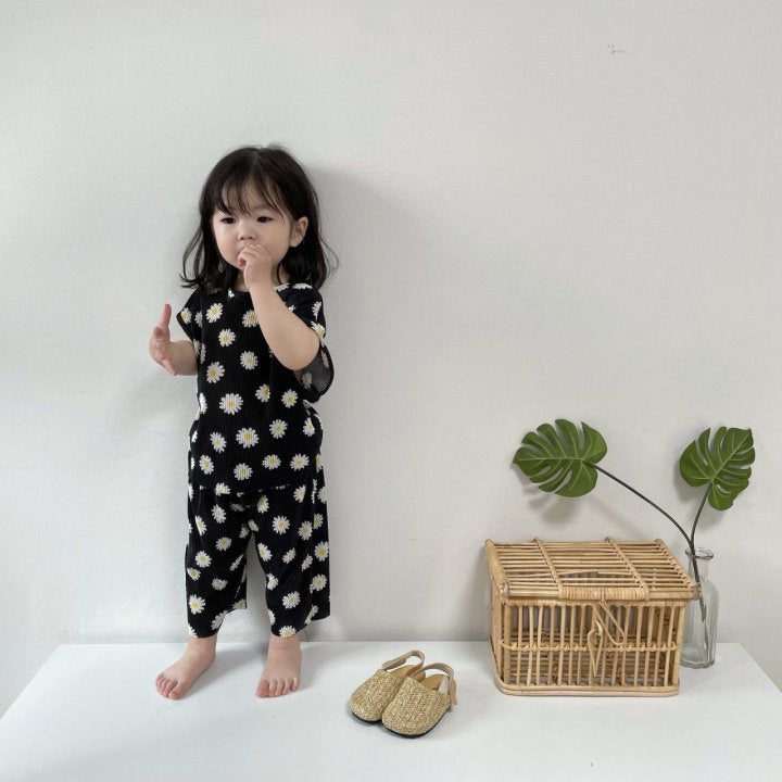 [PRE-ORDER] Daisy Pleats Top Bottom Set