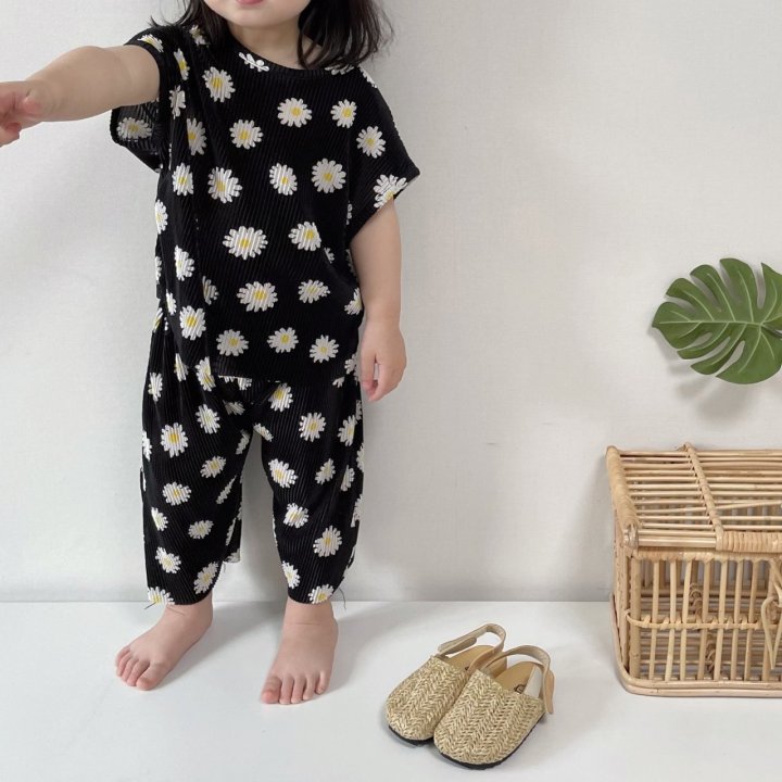[PRE-ORDER] Daisy Pleats Top Bottom Set