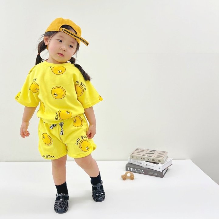 [PRE-ORDER] Nice Smile Top Bottom Set