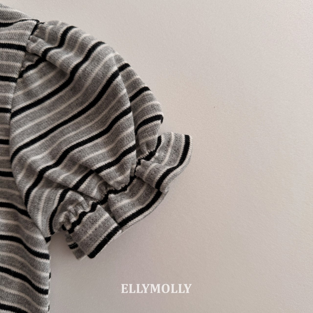[PRE-ORDER] Curling Collar Frill T-Shirts