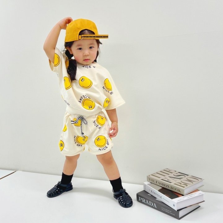 [PRE-ORDER] Nice Smile Top Bottom Set