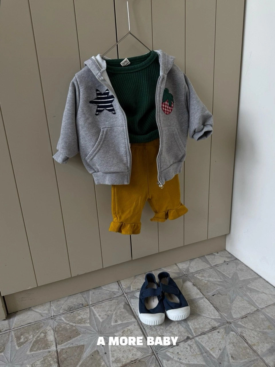 [PRE-ORDER] Strawberry Star Hoodie Jacket