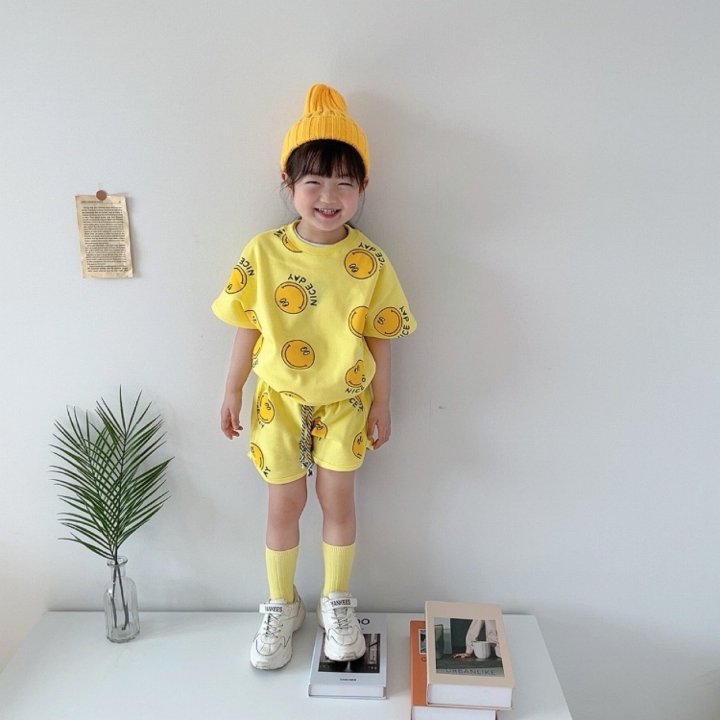 [PRE-ORDER] Nice Smile Top Bottom Set