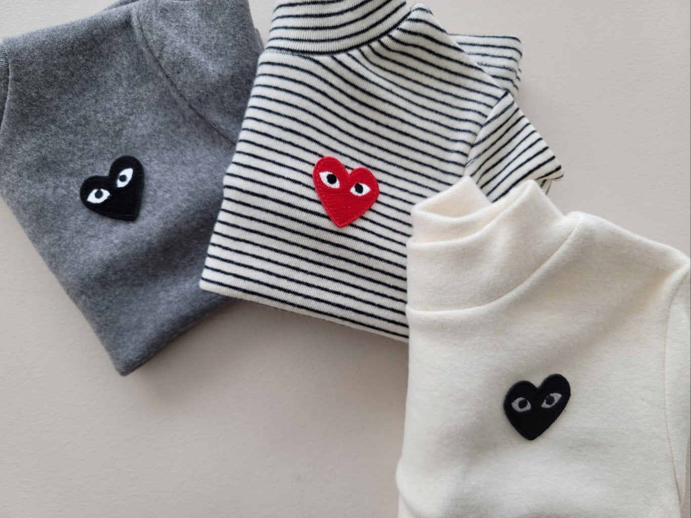 [PRE-ORDER] Heart Turtleneck T-Shirts