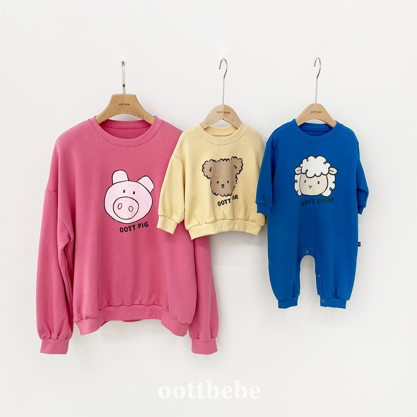 [PRE-ORDER] Friends Sweatshirts (Mom Couple)