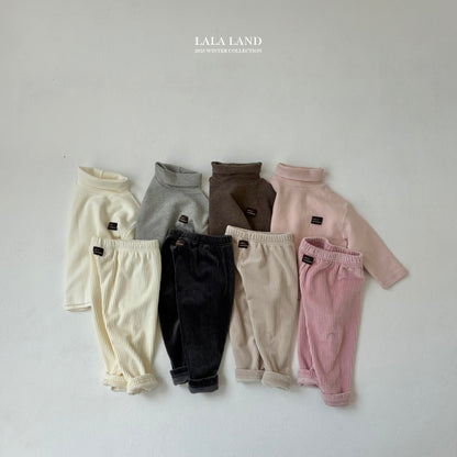 [PRE-ORDER] Loose Fit Chewy Turtleneck T-Shirts