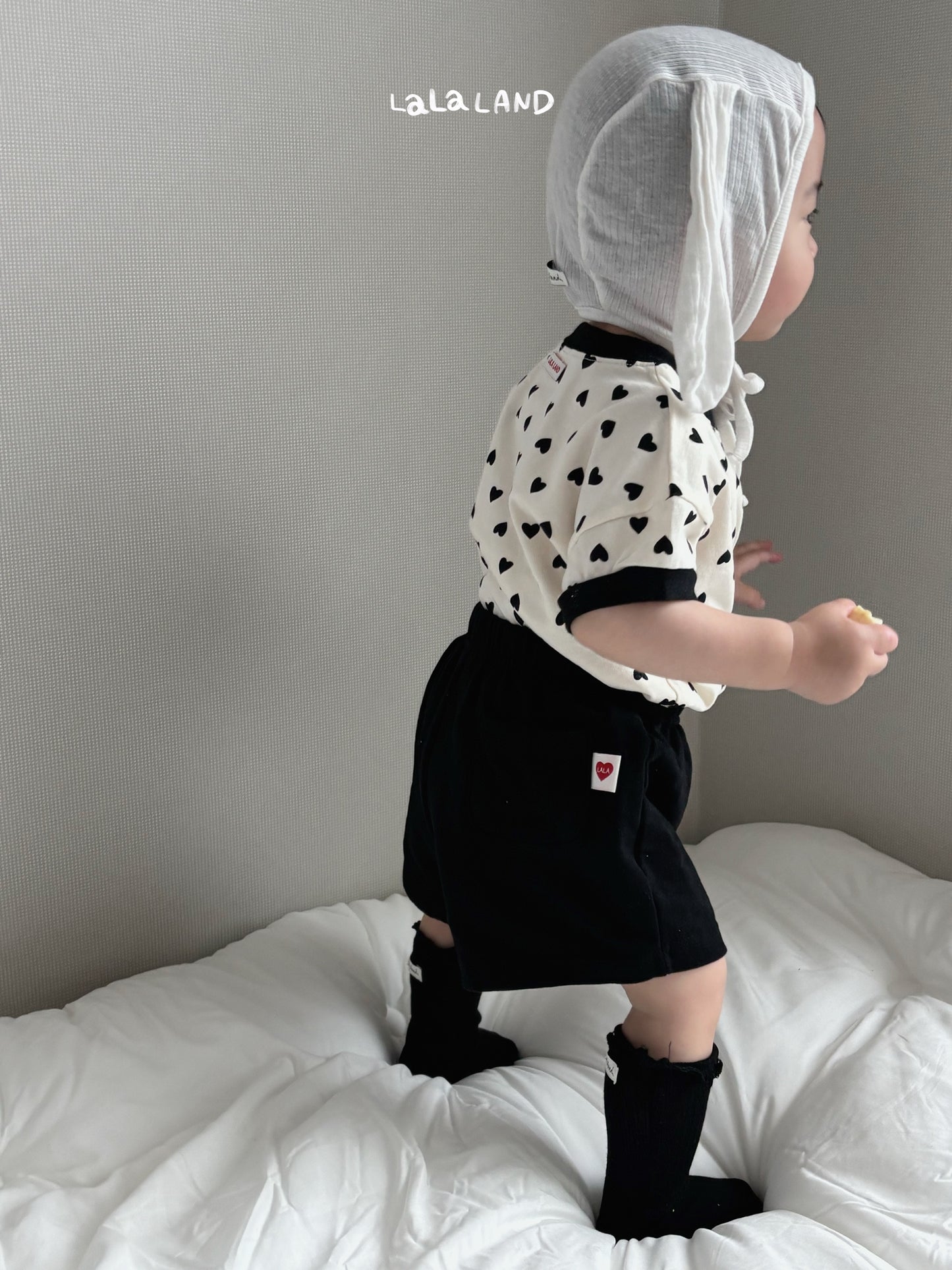 [PRE-ORDER] Heart Dot T-Shirts
