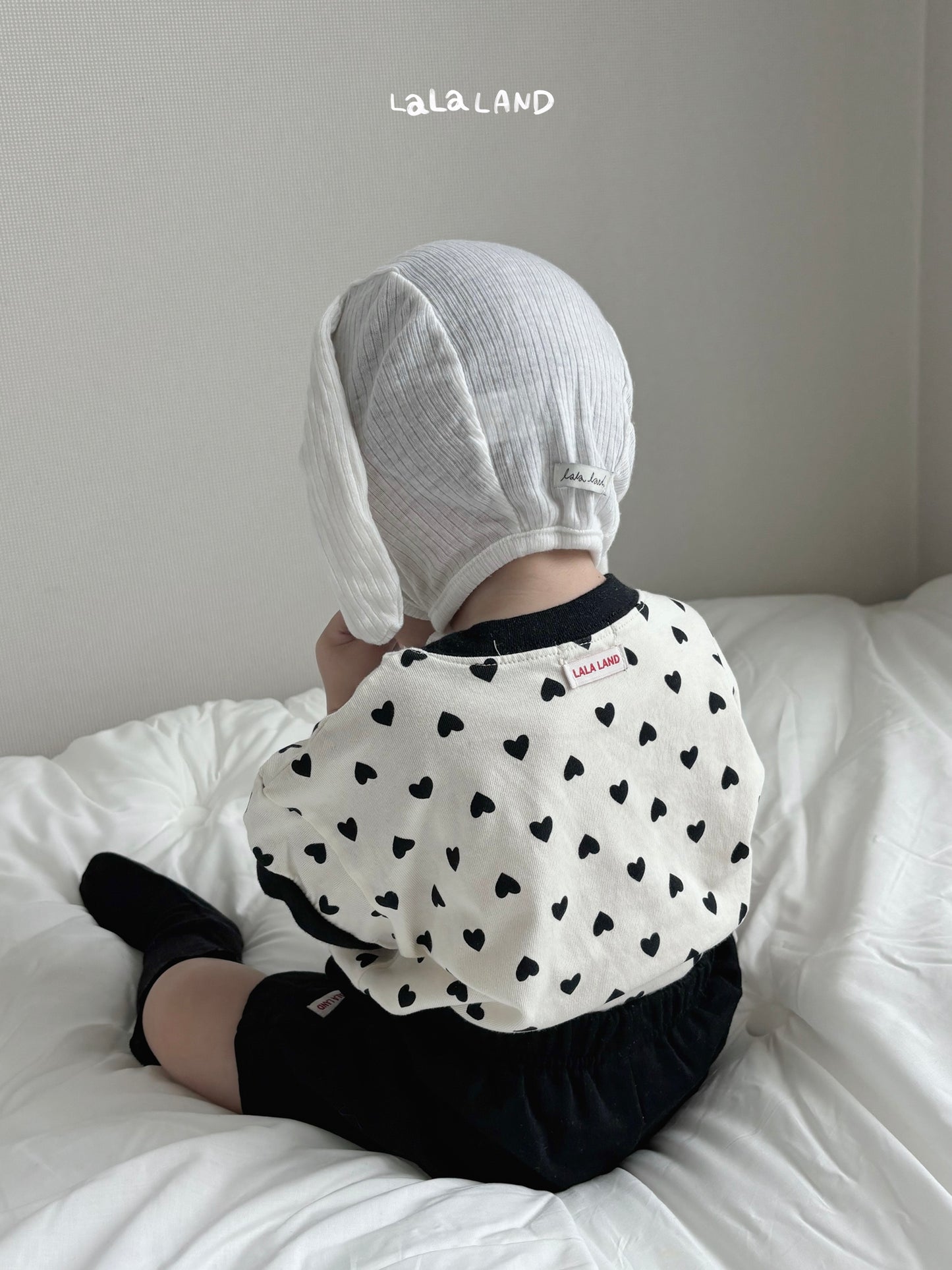 [PRE-ORDER] Heart Dot T-Shirts
