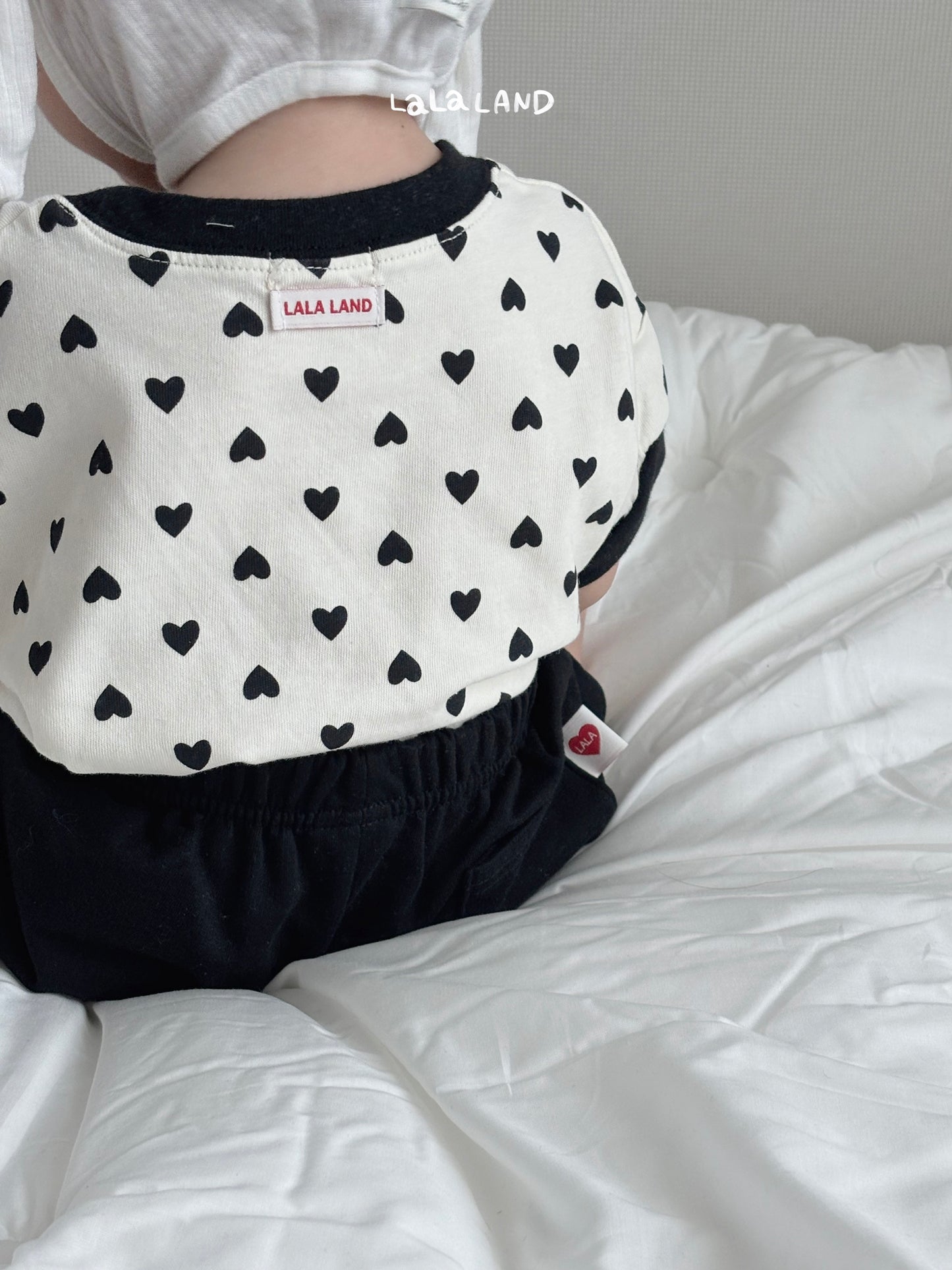 [PRE-ORDER] Heart Dot T-Shirts