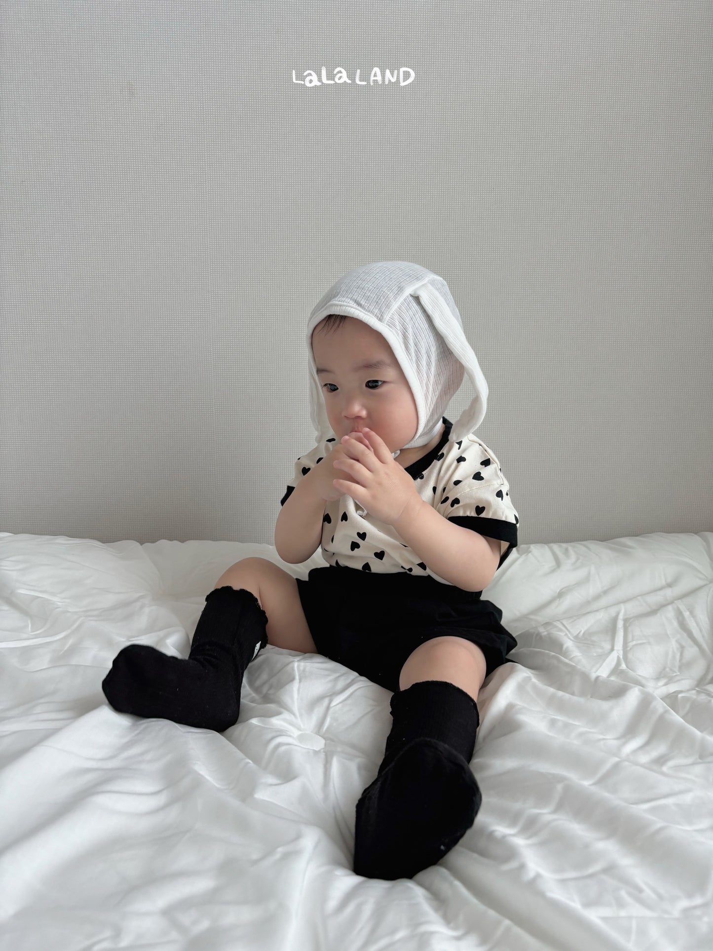 [PRE-ORDER] Heart Dot T-Shirts