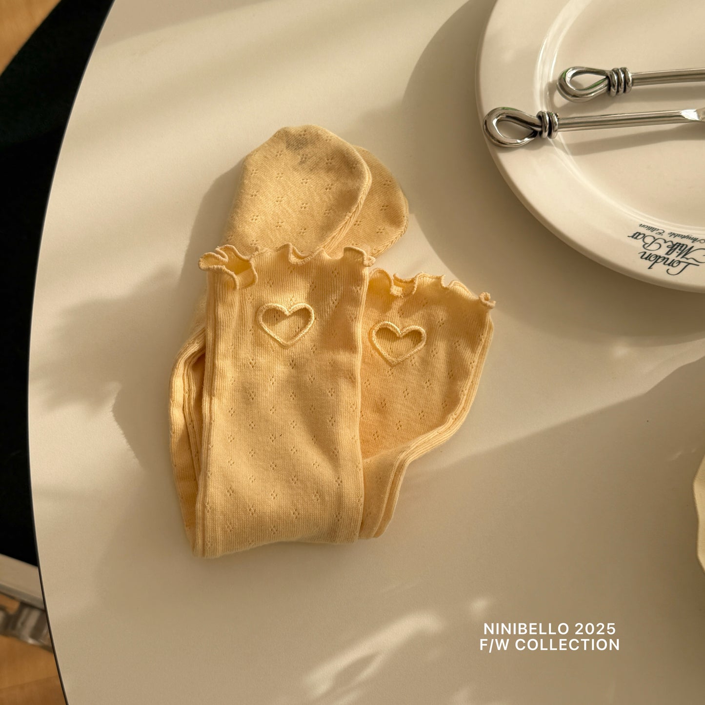 [PRE-ORDER] Eyelet Knee Socks