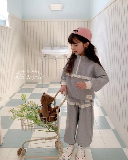 [PRE-ORDER] Vera Half Zip Sweatshirts