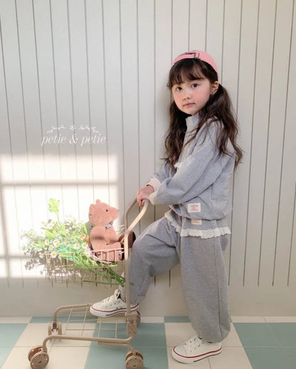 [PRE-ORDER] Vera Half Zip Sweatshirts