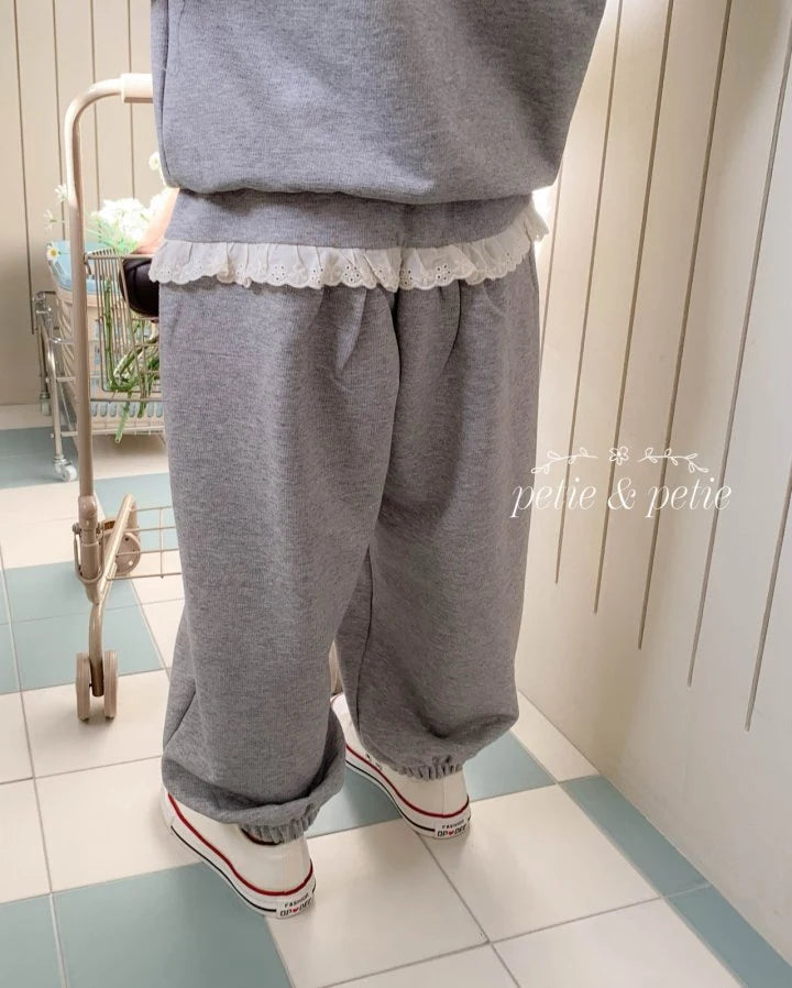 [PRE-ORDER] Vera Half Zip Sweatshirts