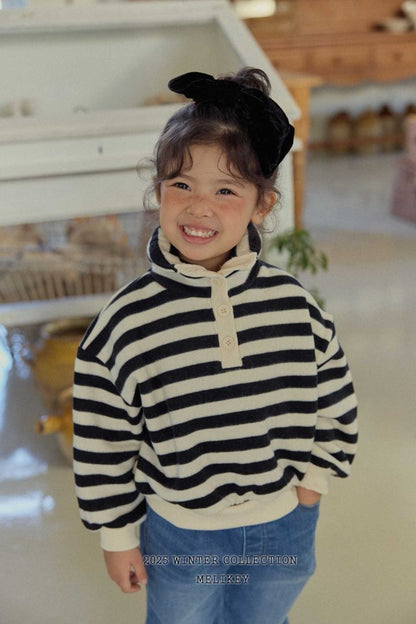 [PRE-ORDER] High Neck Button Sweatshirts