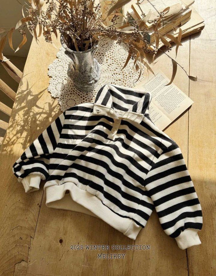 [PRE-ORDER] High Neck Button Sweatshirts