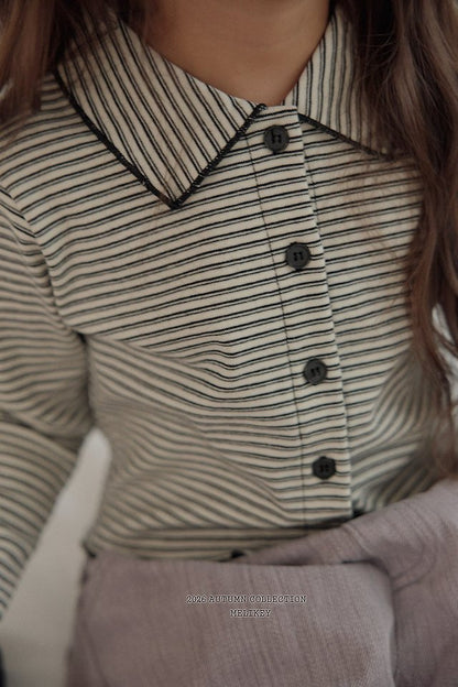 [PRE-ORDER] Petit Collar T-Shirts