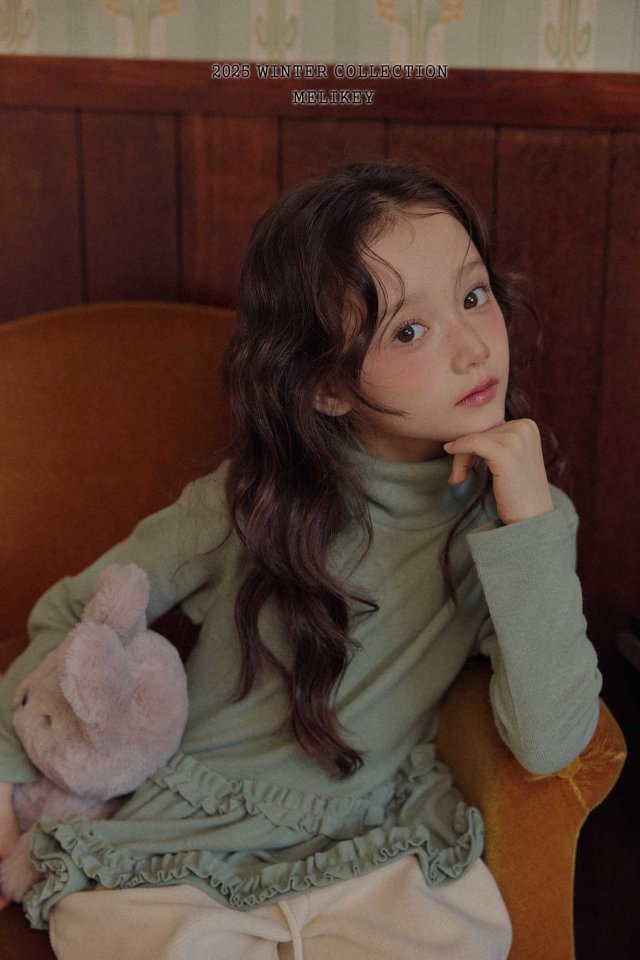 [PRE-ORDER] Tu Tu Frill Turtleneck T-Shirts