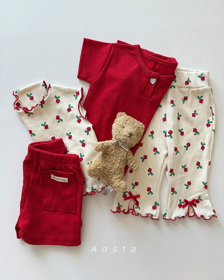 [PRE-ORDER] Heart Button T-Shirts