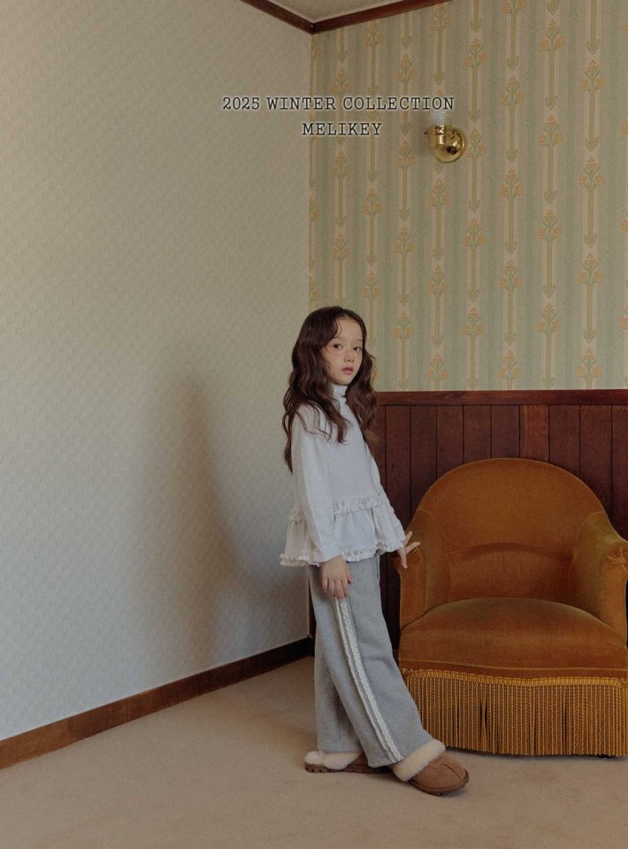 [PRE-ORDER] Tu Tu Frill Turtleneck T-Shirts