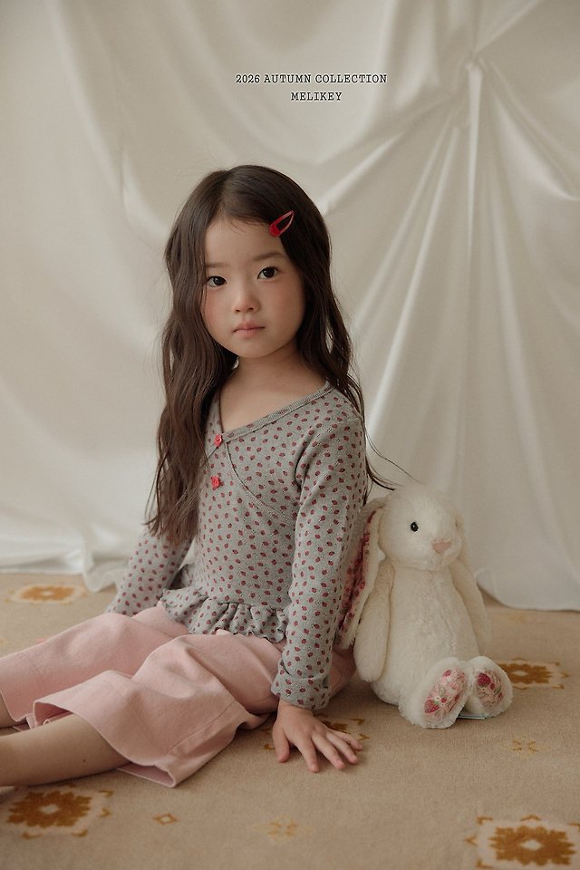 [PRE-ORDER] Mini Strawberry T-Shirts