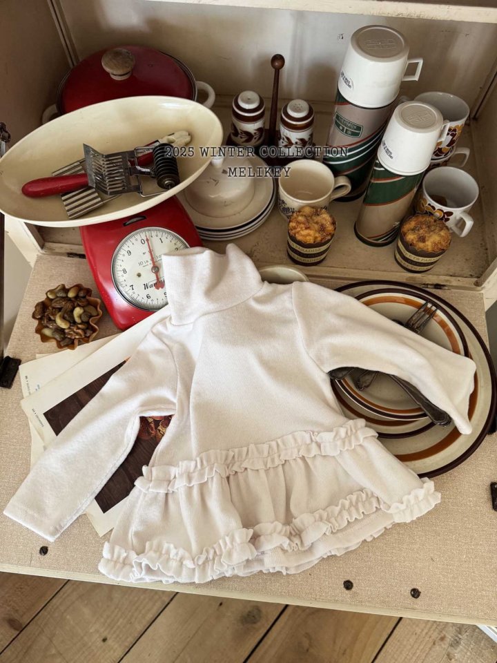 [PRE-ORDER] Tu Tu Frill Turtleneck T-Shirts