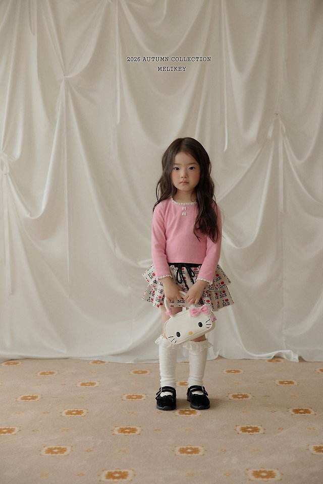 [PRE-ORDER] Ribbon Button T-Shirts